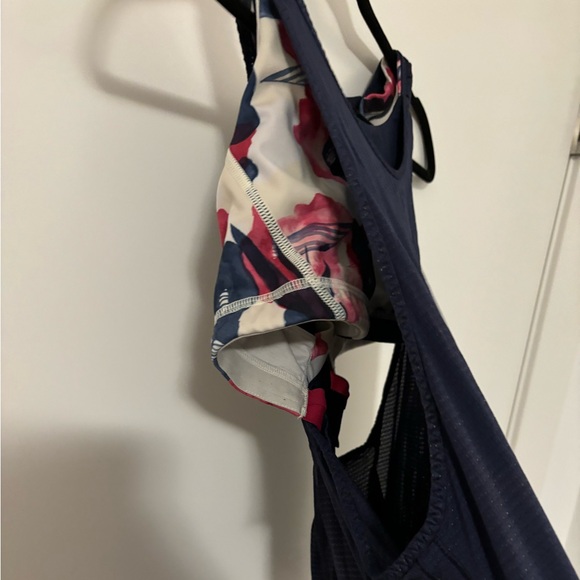 Lululemon workout top - Picture 2 of 4